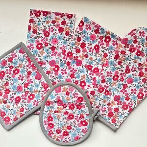 Gold Coast 5 Piece Pink and Blue Kitchen Linens with Floral Design NWT